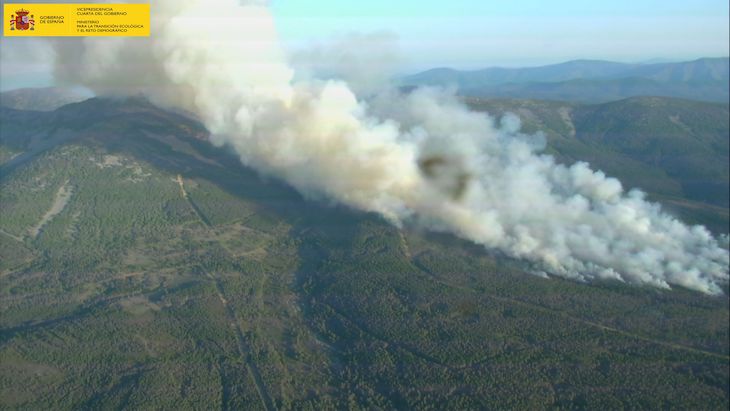 Salamanca. Se refuerzan las tareas de extinción del incendio forestal en la Sierra de Francia