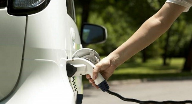 La Generalitat Valenciana implementa en sus edificios terminales de carga eléctrica para coches de la Administración