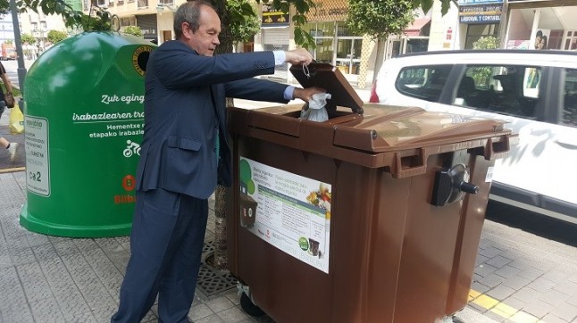 Oviedo inicia la campaña para implantar el cubo marrón en todo el municipio