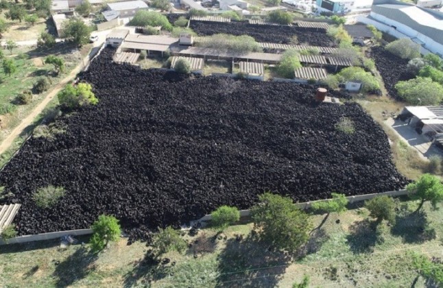 El Consell vacía un depósito de neumáticos usados en el término municipal de Chiva