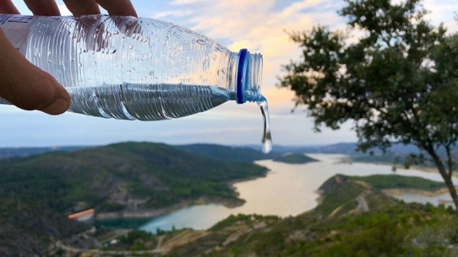El Gobierno de Castilla – La Mancha comienza a recabar las primeras firmas al documento de defensa del agua