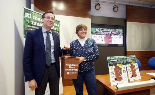 El cubo marrón para materia orgánica en Oviedo no repercutirá en la tasa pública por recogida de basuras