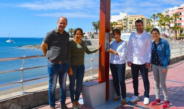 Mogán (Gran Canaria) instala estaciones de carga ecológica para smartphones en dos playas