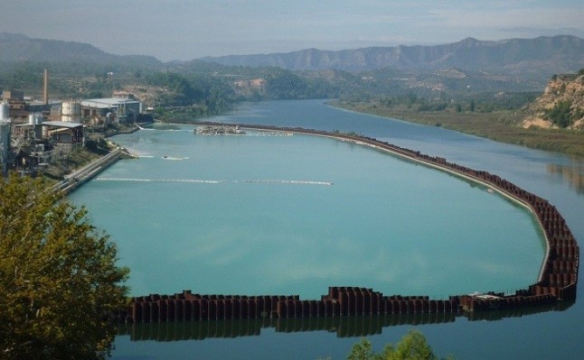 El Gobierno descontaminará el embalse de Flix (Tarragona) en marzo de 2019