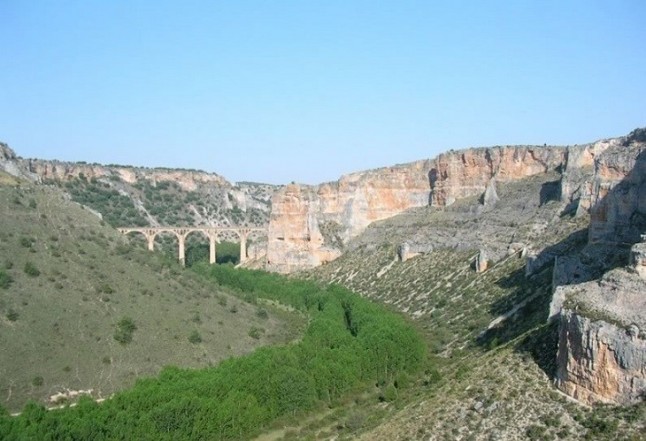 La indecente desprotección de las Hoces del Riaza