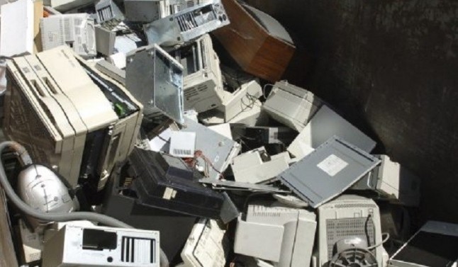 La CNMC recomienda encarecidamente mejorar la recogida de residuos eléctricos y electrónicos