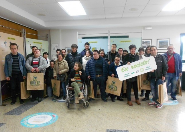 Sogama entrega un compostador en el Centro Cogami-Medelo de Silleda
