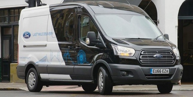 Ford prueba un servicio de mensajería multimodal para reducir el tráfico y ofrecer entregas más rápidas