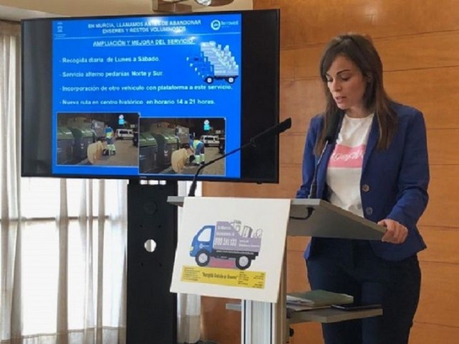 El Ayuntamiento de Murcia lanza una campaña para acabar con el abandono de muebles y enseres en la vía pública