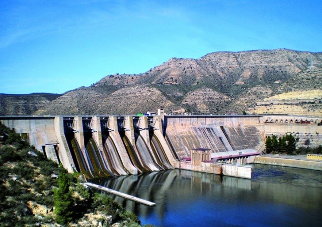 Observatorio de Sostenibilidad urge al Gobierno a recuperar concesiones hidroeléctricas para bajar el precio de la luz