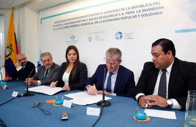 Han firmado un acuerdo la vicepresidencia de la república del ecuador y global ómnium/aguas de valencia para constituir una empresa mixta con objeto de invertir hasta 450 millones en proyectos hidráulicos