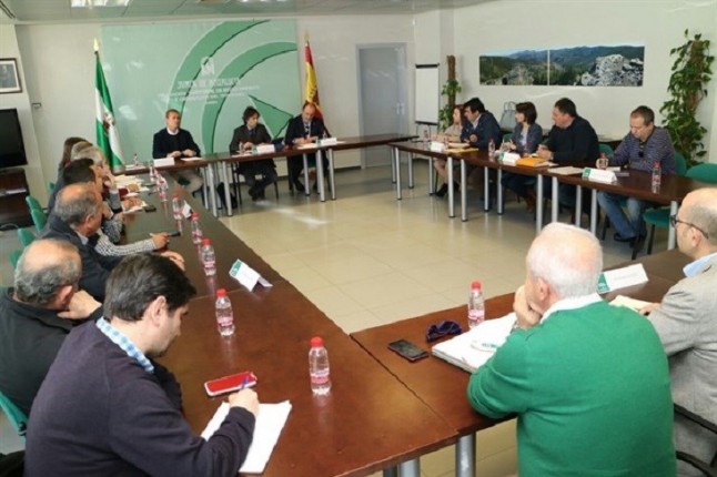 La Junta de Andalucía analiza con el sector agrícola la gestión sostenible de los residuos plásticos