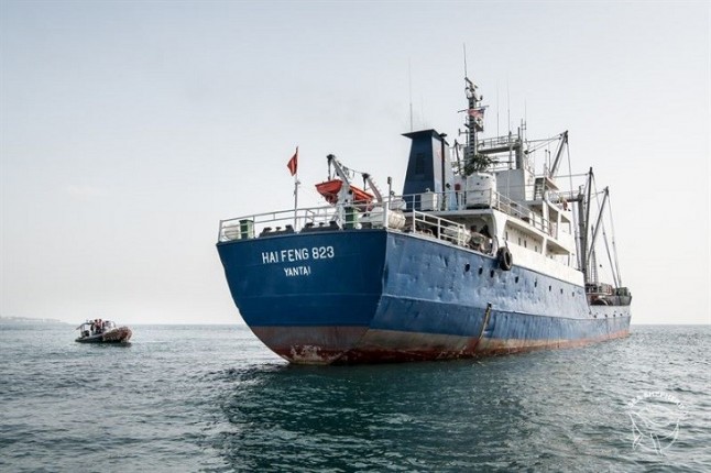Sea Shepherd asiste a la guardia costera de Liberia con el arresto de un buque de carga por el comercio ilegal de pescado