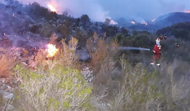 El fuego arrasa 11.428