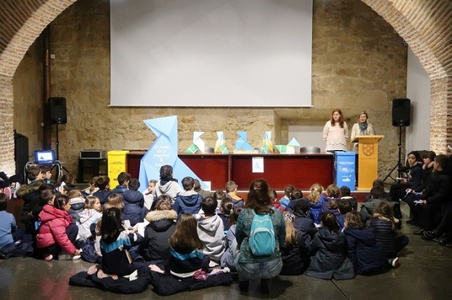Cerca de 250 escolares reciben las tres pajaritas azules concedida a León por su gestión del reciclado