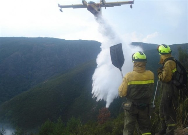 España envía a Portugal dos aviones anfibios al incendio de Monchique (Portugal) que ha quemado 4.000 has