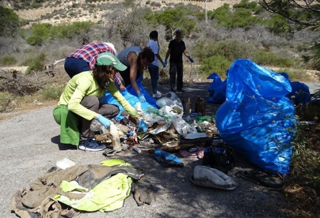 ANSE retira basura en el entorno del fuerte de Navidad y su costa