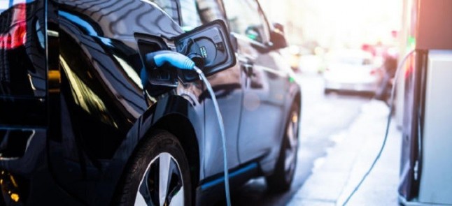 El 33% de los coches vendidos en 2040 será eléctrico y el 25% híbrido