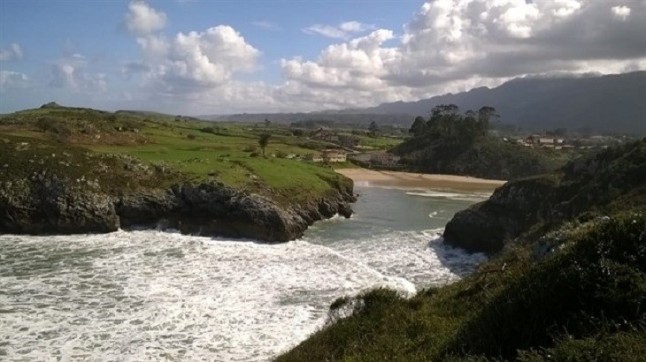 Asturias. Siguen los vertidos en la playa de Poo en Llanes