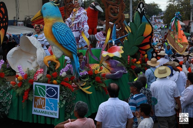MiAMBIENTE se integra a desfile de Mil Polleras