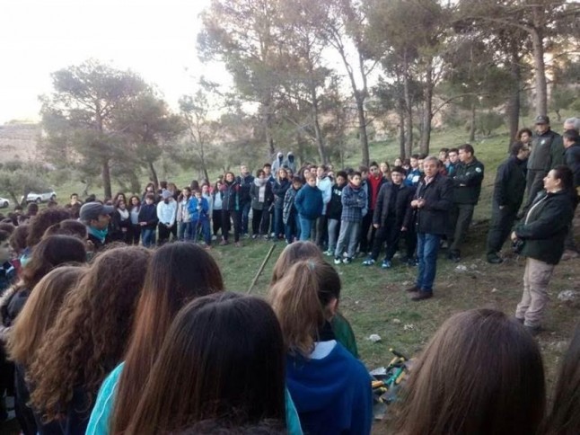 Unos 250 escolares realizan una reforestación en el monte de Santa Catalina de Jaén