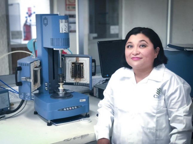 Estudiante del CICY desarrolla material para películas biodegradable con desechos de agave