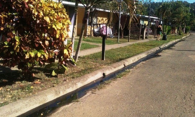 Instituciones se “tiran la pelota” ante problema de aguas negras en Chomes