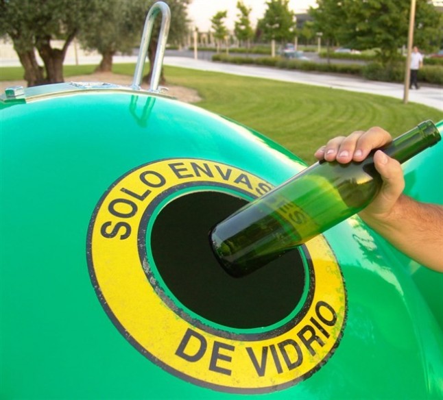 Los andaluces reciclan el 17% del total de envases de vidrio en Navidad