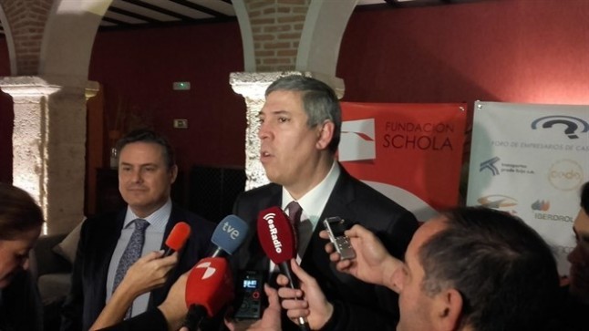 De los Mozos (Renault) no ve "serio" lo ocurrido con el Movalt y augura "problemas" si no se apoya el coche eléctrico