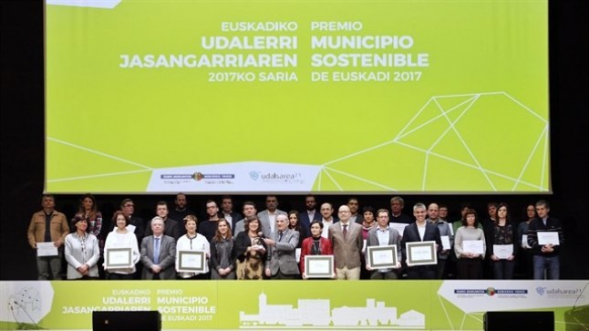 Vitoria recibe el Premio Municipio Sostenible de Euskadi 2017 de la red Udalsarea 21