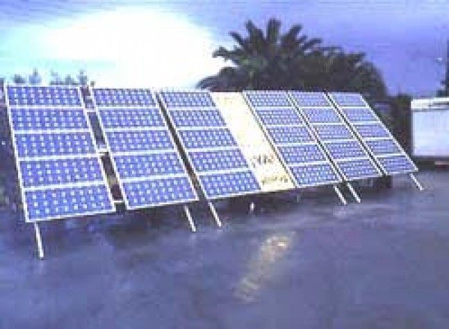 Proponen pequeñas centrales fotovoltaicas en centros educativos andaluces para autoconsumir