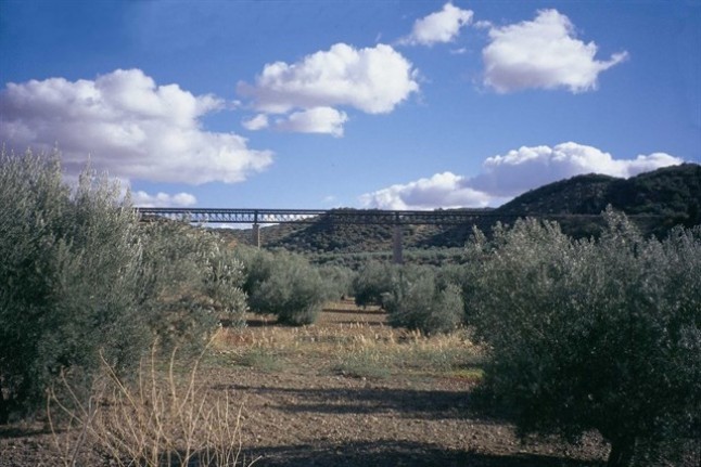 La Diputación de Jaén instalará una nueva línea de alumbrado en la Vía Verde del Aceite