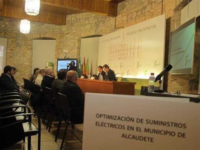 La Diputación de Jaén entrega a una veintena de ayuntamientos estudios para que puedan optimizar su consumo eléctrico