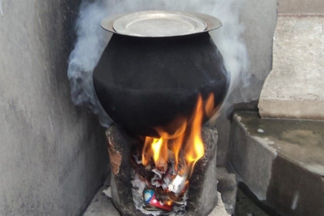 La India se ‘enfrenta’ a un gravísimo problema ambiental por el uso de hornillos de paja y estiércol