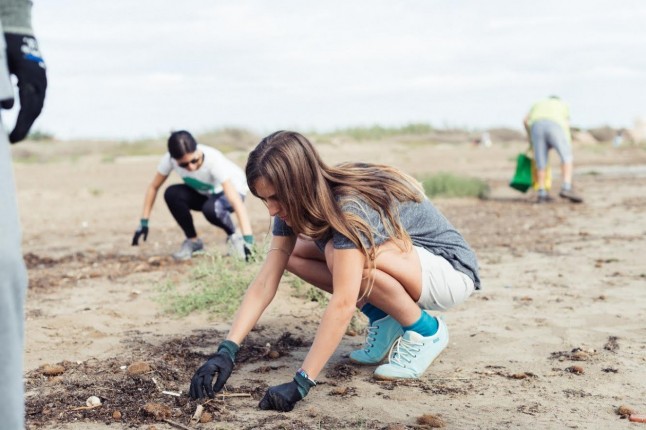 BIOagradables impulsa en València el reciclaje portátil de plásticos extraídos del mar
