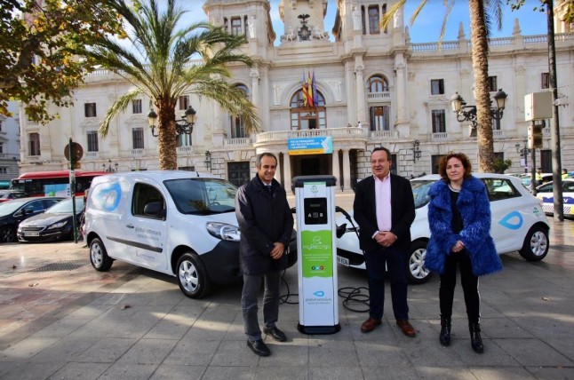Emivasa presenta los nuevos 18 vehículos ecológicos en Valencia para combatir el cambio climático