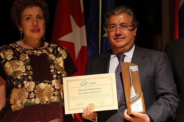 Sevilla recibe la ‘Escoba de Platino’ por la Asociación para la Gestión de Residuos