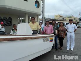 Uoppao recibió embarcación para cuidado de manglar