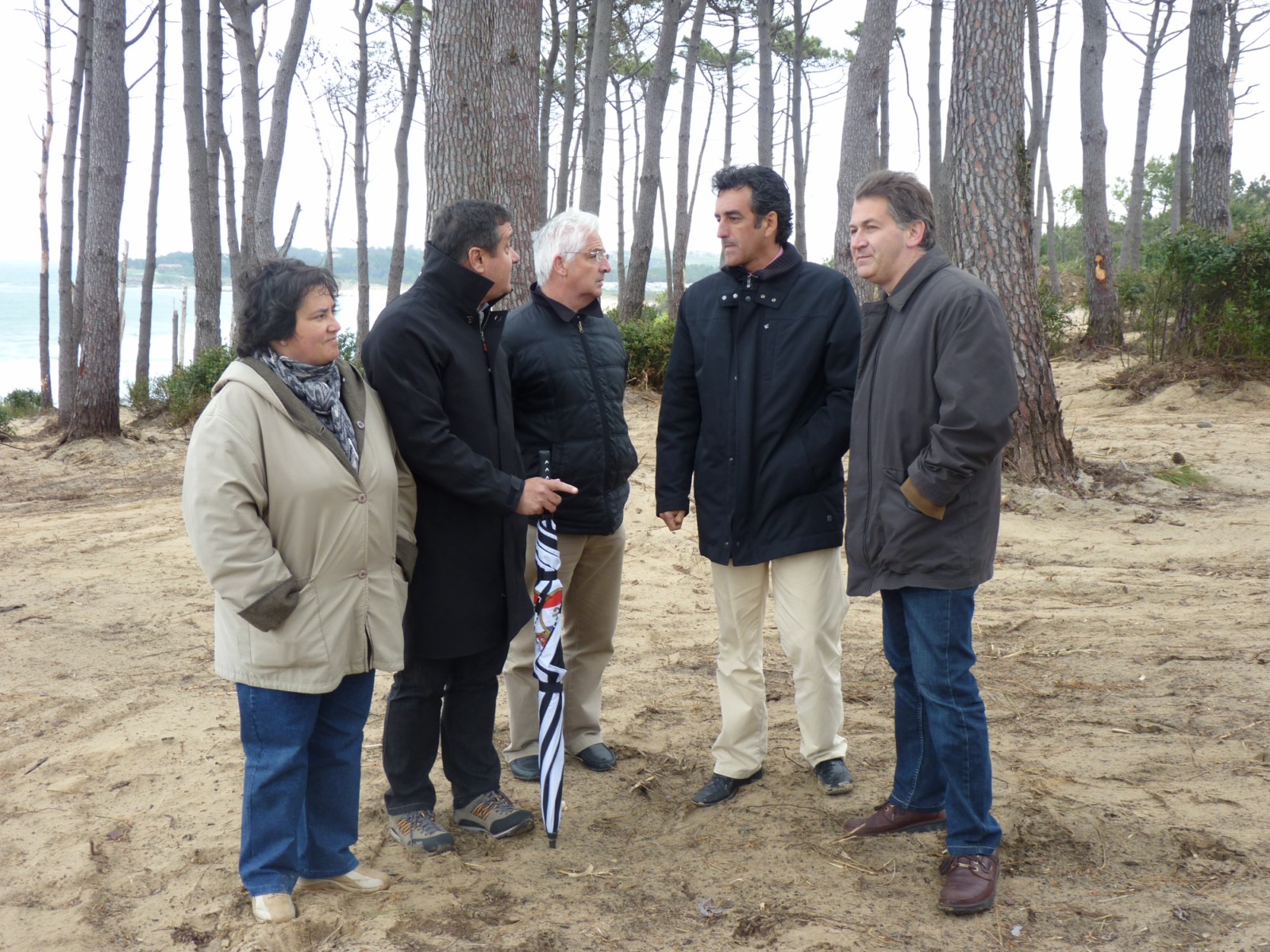 Visita del consejero de Medio Ambiente a las obras de mejora del monte de Somo