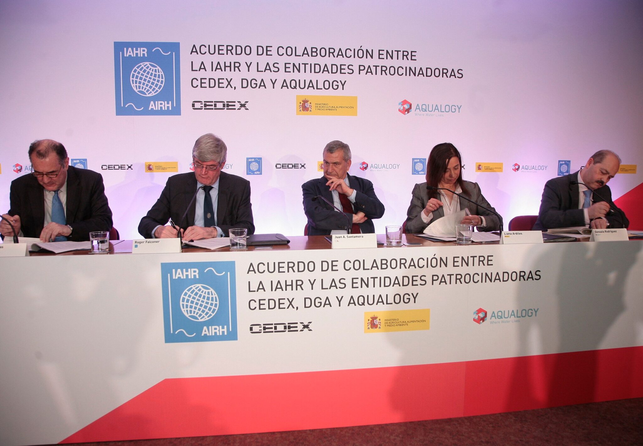 Medio Ambiente firma un acuerdo que mantiene en España la sede de la Asociación Internacional de Ingeniería e Investigación Hidroambiental (IAHR)