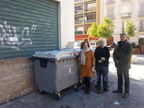 Málaga exige la retirada los contenedores en superficie y critica la política de recogida de basura en el centro