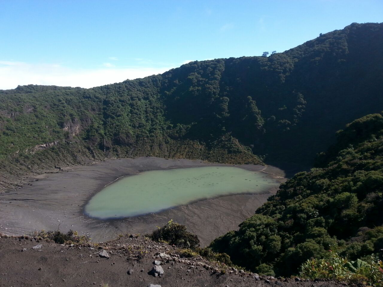El paso del huracán Otto ha dejado 3 lagunas y una pequeña cascada en el Irazú
