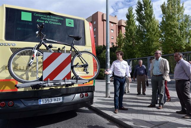 Granada contará con autobuses equipados con portabicicletas