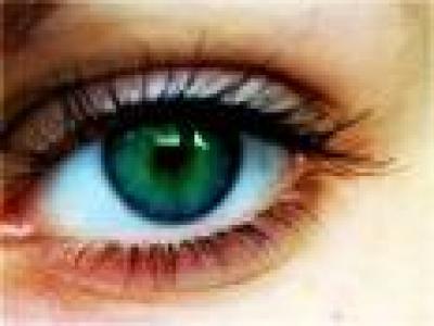 El agua contaminada y los rayos del sol pueden ser fuente de infecciones oculares