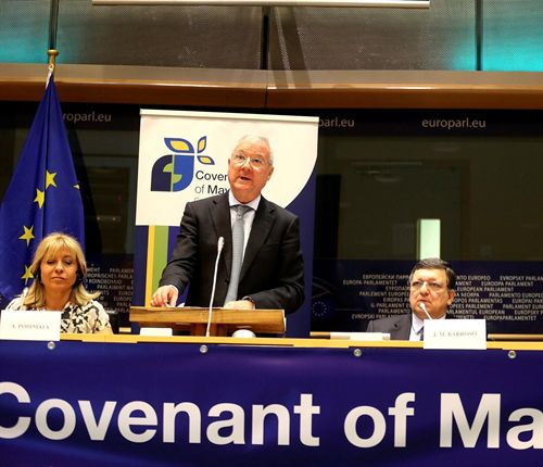 Murcia anima a los alcaldes a potenciar proyectos que permitan mejorar el uso de las energías renovables