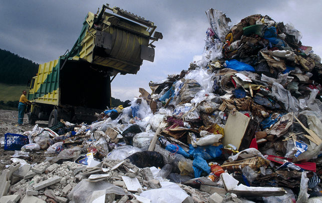 Expedientado vertedero ilegal de residuos en Puente Genil