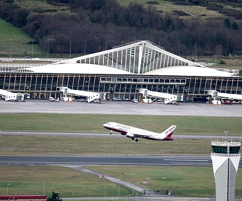 Insonorizadas 230 viviendas y dos centros educativos del entorno del Aeropuerto de Bilbao