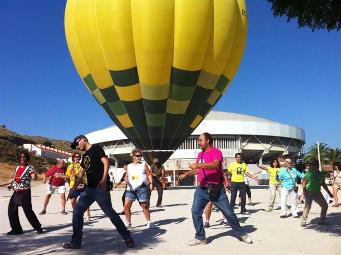 Ecologistas protagonizan una flashmob en Navalmoral para pedir el cierre de la Central Nuclear de Almaraz