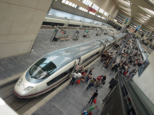 El AVE evitará 80.000 toneladas de CO2 al año