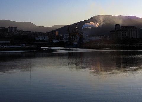 Elena Espinosa subraya que el MARM está estudiando alternativas para la protección contra inundaciones en la ría de Bilbao